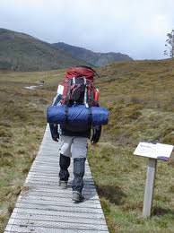 La mochila nos permite escalar nuestra montaña vital